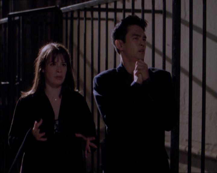 Charmed-Online_dot_net-1x04DeadManDating0781.jpg