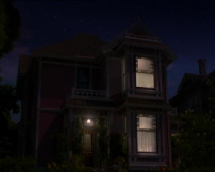 Charmed-Online_dot_net-1x04DeadManDating0808.jpg