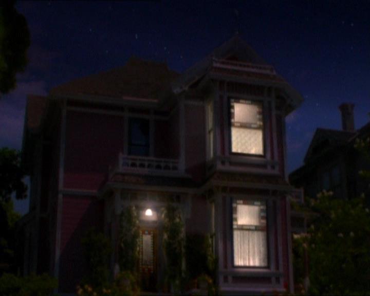 Charmed-Online_dot_net-1x04DeadManDating0810.jpg