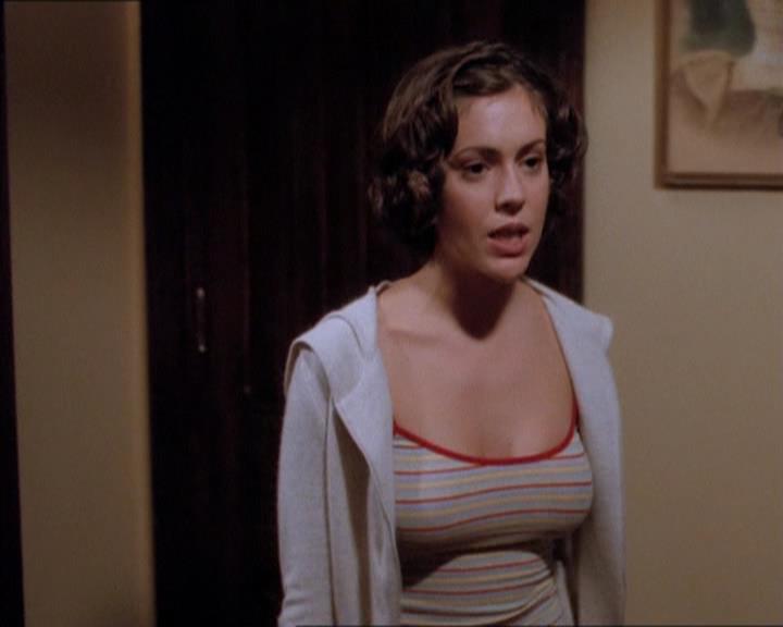Charmed-Online_dot_net-1x04DeadManDating0812.jpg Charmed-Online_dot_net-1x04DeadManDating0812.jpg