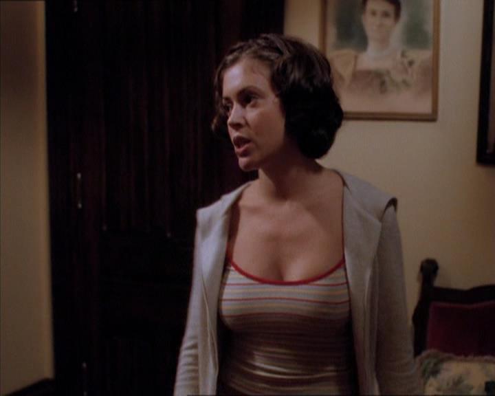 Charmed-Online_dot_net-1x04DeadManDating0813.jpg Charmed-Online_dot_net-1x04DeadManDating0813.jpg