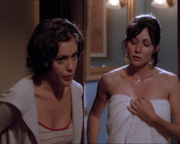 Charmed-Online_dot_net-1x04DeadManDating0820.jpg Charmed-Online_dot_net-1x04DeadManDating0820.jpg