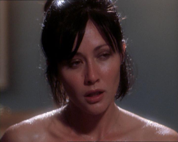 Charmed-Online_dot_net-1x04DeadManDating0823.jpg Charmed-Online_dot_net-1x04DeadManDating0823.jpg