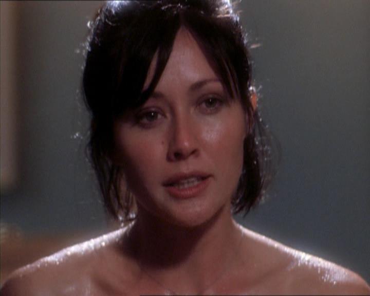Charmed-Online_dot_net-1x04DeadManDating0824.jpg