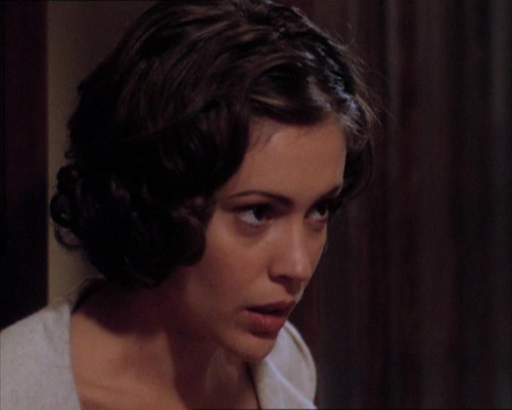 Charmed-Online_dot_net-1x04DeadManDating0827.jpg Charmed-Online_dot_net-1x04DeadManDating0827.jpg