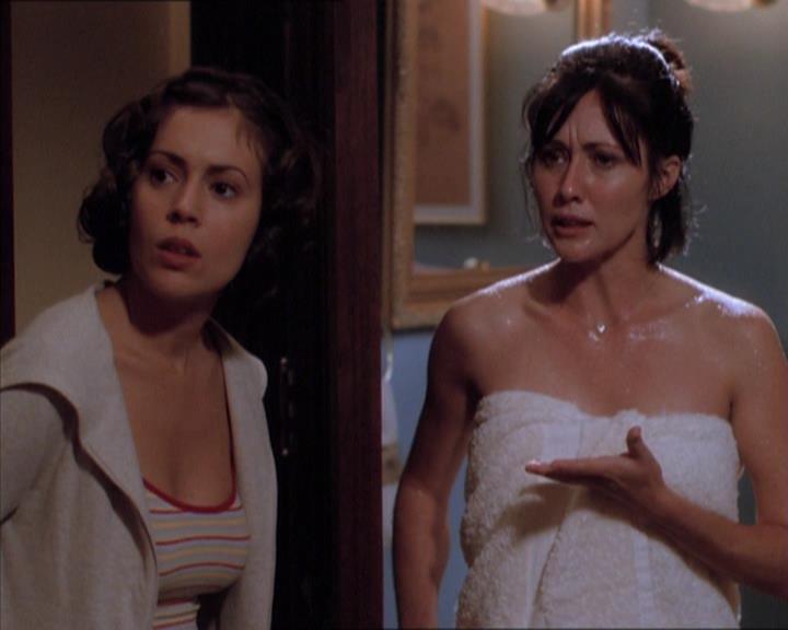 Charmed-Online_dot_net-1x04DeadManDating0831.jpg Charmed-Online_dot_net-1x04DeadManDating0831.jpg