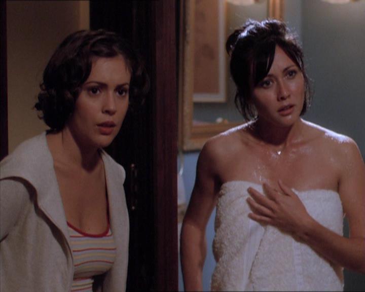 Charmed-Online_dot_net-1x04DeadManDating0836.jpg Charmed-Online_dot_net-1x04DeadManDating0836.jpg