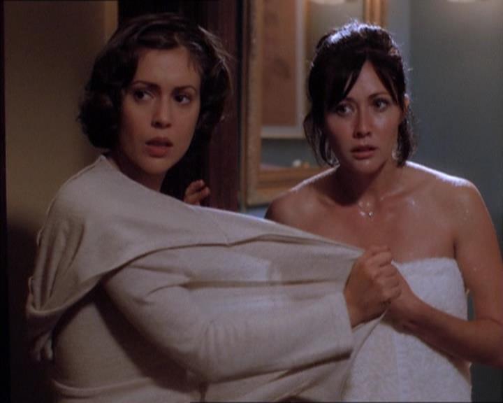Charmed-Online_dot_net-1x04DeadManDating0845.jpg Charmed-Online_dot_net-1x04DeadManDating0845.jpg