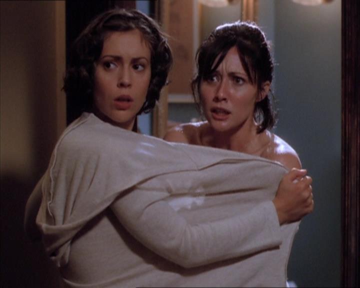 Charmed-Online_dot_net-1x04DeadManDating0847.jpg Charmed-Online_dot_net-1x04DeadManDating0847.jpg