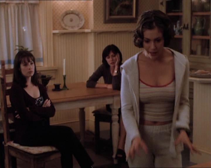 Charmed-Online_dot_net-1x04DeadManDating0860.jpg Charmed-Online_dot_net-1x04DeadManDating0860.jpg