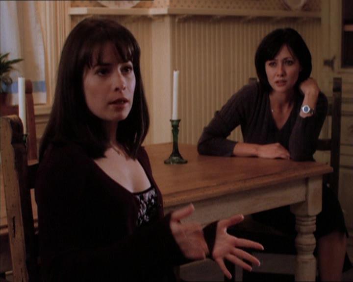 Charmed-Online_dot_net-1x04DeadManDating0869.jpg
