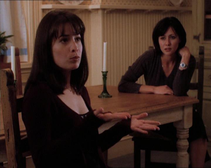 Charmed-Online_dot_net-1x04DeadManDating0870.jpg Charmed-Online_dot_net-1x04DeadManDating0870.jpg