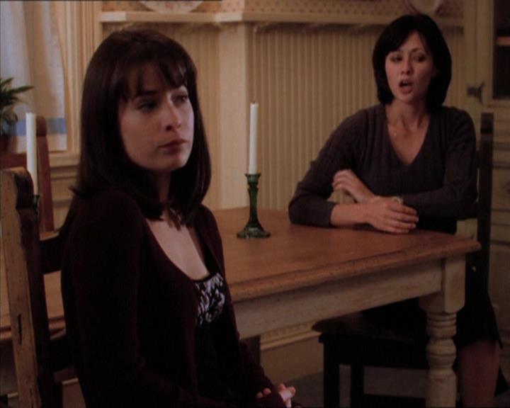 Charmed-Online_dot_net-1x04DeadManDating0873.jpg Charmed-Online_dot_net-1x04DeadManDating0873.jpg