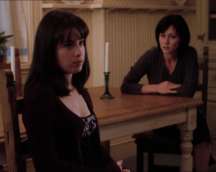 Charmed-Online_dot_net-1x04DeadManDating0878.jpg Charmed-Online_dot_net-1x04DeadManDating0878.jpg