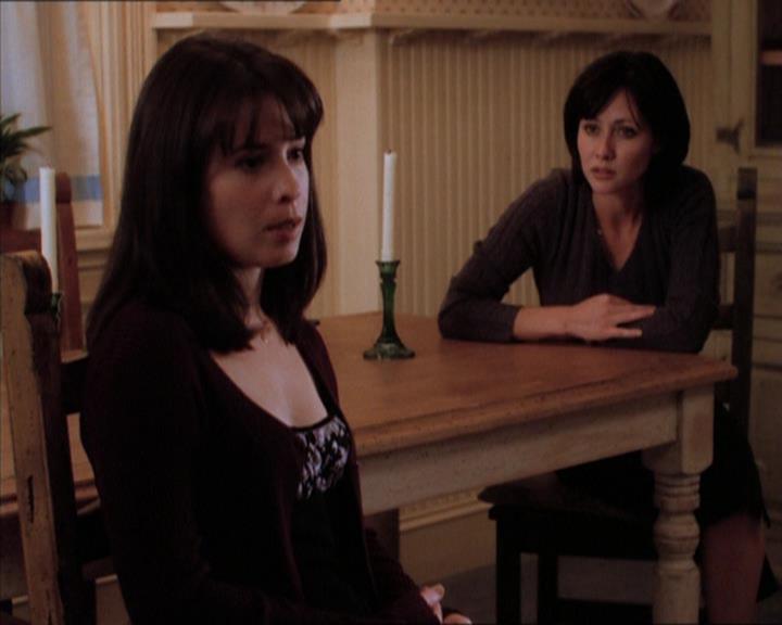 Charmed-Online_dot_net-1x04DeadManDating0879.jpg Charmed-Online_dot_net-1x04DeadManDating0879.jpg
