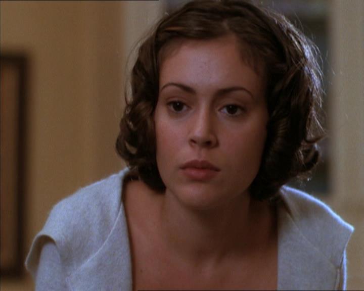Charmed-Online_dot_net-1x04DeadManDating0881.jpg