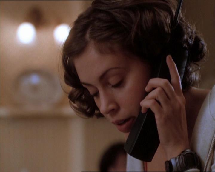 Charmed-Online_dot_net-1x04DeadManDating0901.jpg Charmed-Online_dot_net-1x04DeadManDating0901.jpg