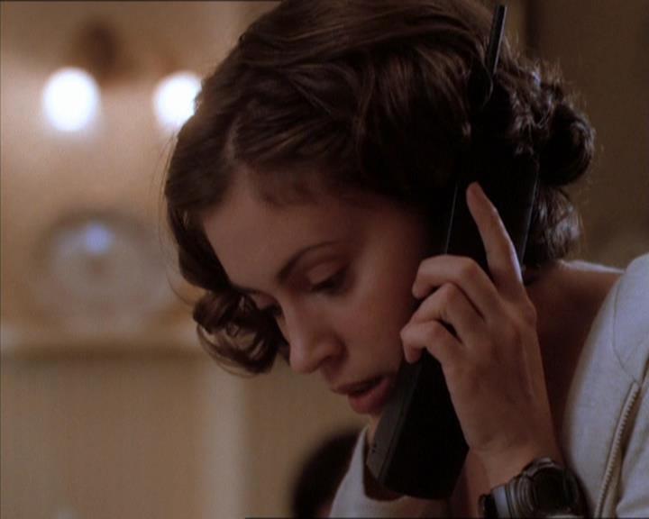 Charmed-Online_dot_net-1x04DeadManDating0902.jpg Charmed-Online_dot_net-1x04DeadManDating0902.jpg