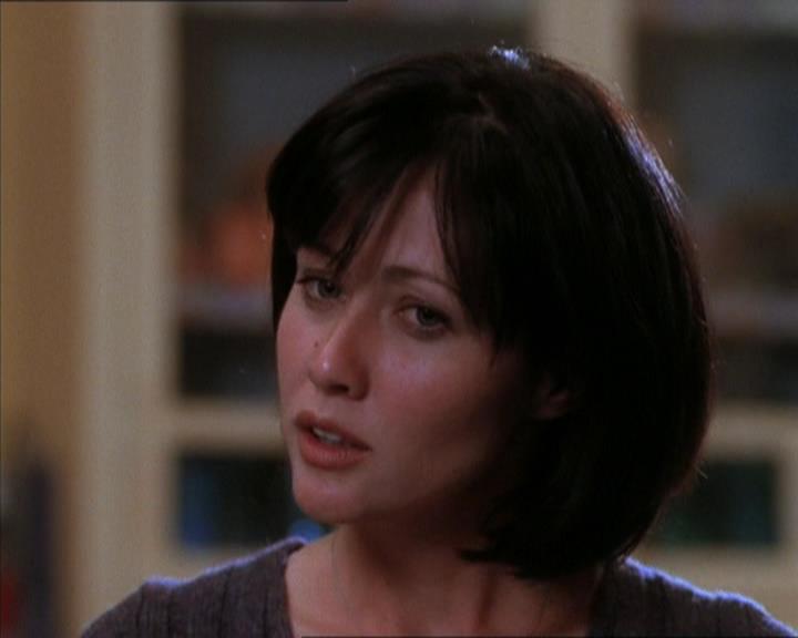 Charmed-Online_dot_net-1x04DeadManDating0913.jpg Charmed-Online_dot_net-1x04DeadManDating0913.jpg