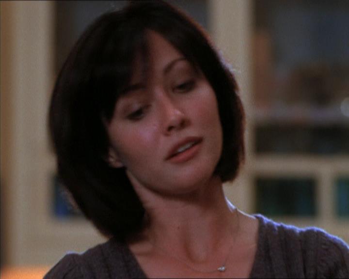 Charmed-Online_dot_net-1x04DeadManDating0920.jpg Charmed-Online_dot_net-1x04DeadManDating0920.jpg