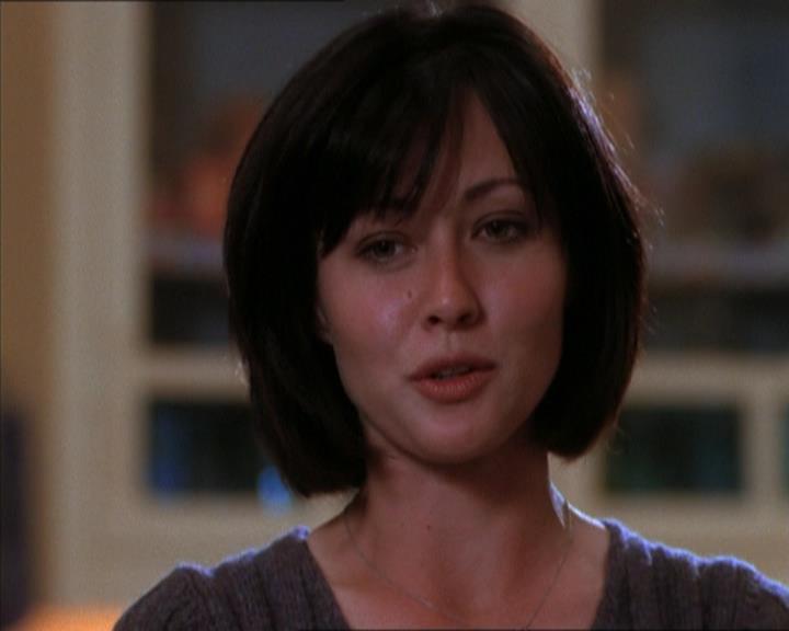 Charmed-Online_dot_net-1x04DeadManDating0922.jpg Charmed-Online_dot_net-1x04DeadManDating0922.jpg
