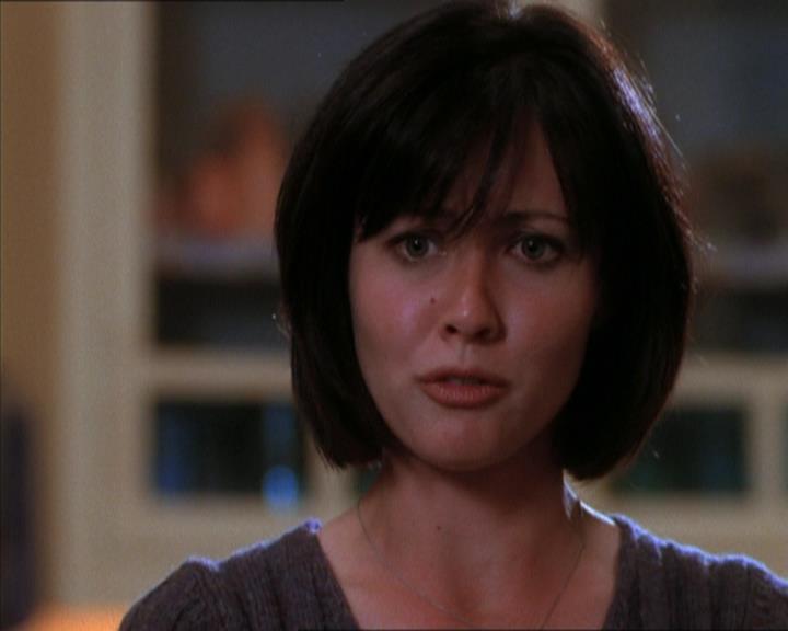 Charmed-Online_dot_net-1x04DeadManDating0926.jpg Charmed-Online_dot_net-1x04DeadManDating0926.jpg