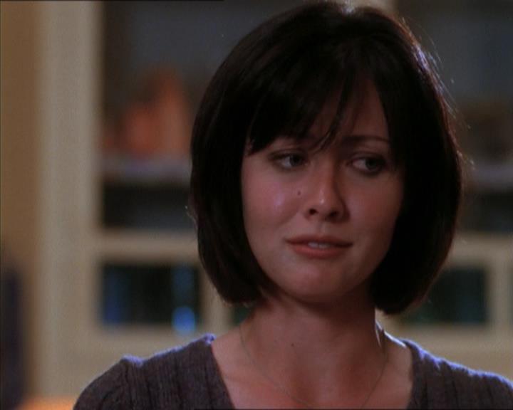 Charmed-Online_dot_net-1x04DeadManDating0927.jpg Charmed-Online_dot_net-1x04DeadManDating0927.jpg