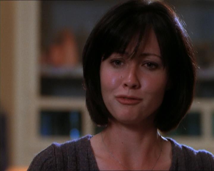 Charmed-Online_dot_net-1x04DeadManDating0928.jpg Charmed-Online_dot_net-1x04DeadManDating0928.jpg