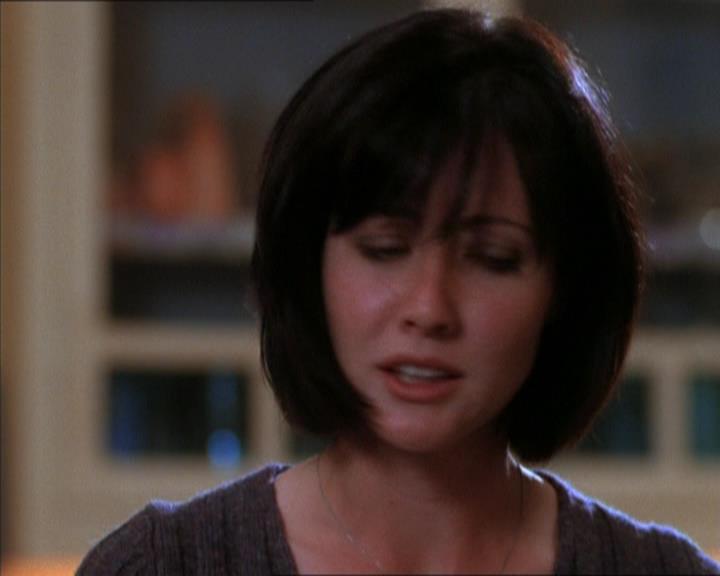 Charmed-Online_dot_net-1x04DeadManDating0930.jpg Charmed-Online_dot_net-1x04DeadManDating0930.jpg