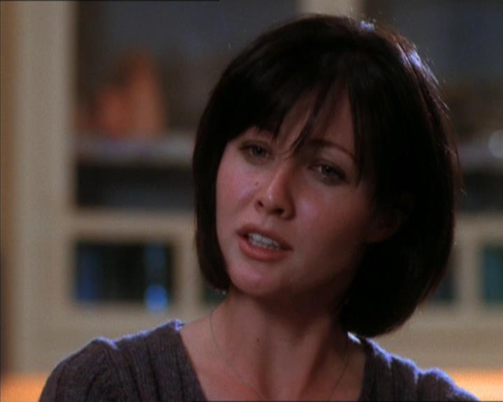 Charmed-Online_dot_net-1x04DeadManDating0934.jpg Charmed-Online_dot_net-1x04DeadManDating0934.jpg