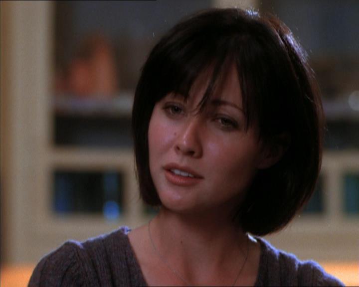 Charmed-Online_dot_net-1x04DeadManDating0935.jpg Charmed-Online_dot_net-1x04DeadManDating0935.jpg