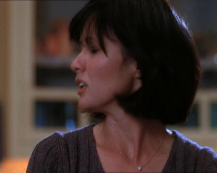 Charmed-Online_dot_net-1x04DeadManDating0938.jpg Charmed-Online_dot_net-1x04DeadManDating0938.jpg