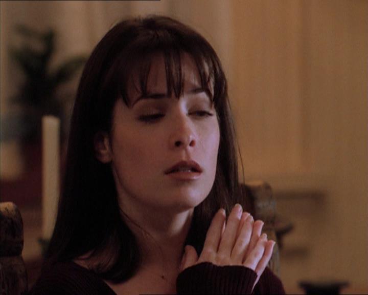 Charmed-Online_dot_net-1x04DeadManDating0945.jpg Charmed-Online_dot_net-1x04DeadManDating0945.jpg