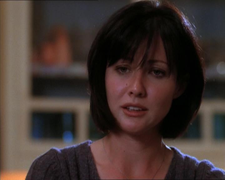 Charmed-Online_dot_net-1x04DeadManDating0948.jpg Charmed-Online_dot_net-1x04DeadManDating0948.jpg