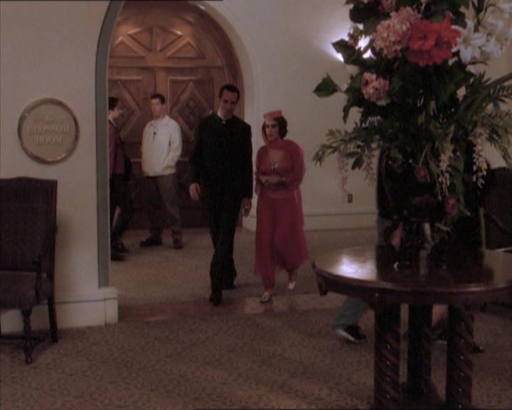 Charmed-Online_dot_net-1x04DeadManDating0951.jpg Charmed-Online_dot_net-1x04DeadManDating0951.jpg