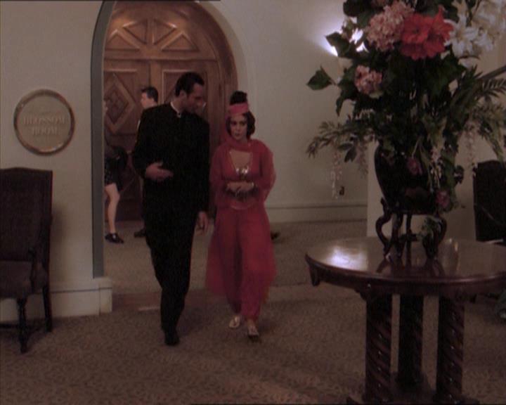 Charmed-Online_dot_net-1x04DeadManDating0952.jpg Charmed-Online_dot_net-1x04DeadManDating0952.jpg
