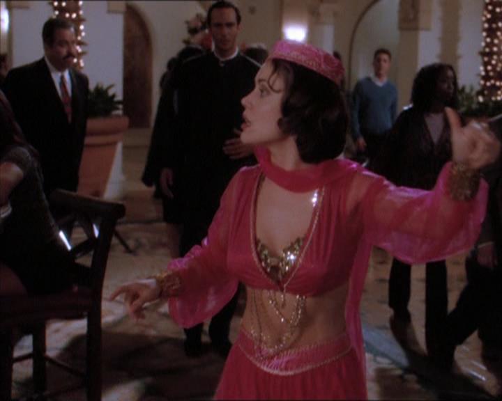 Charmed-Online_dot_net-1x04DeadManDating0974.jpg Charmed-Online_dot_net-1x04DeadManDating0974.jpg