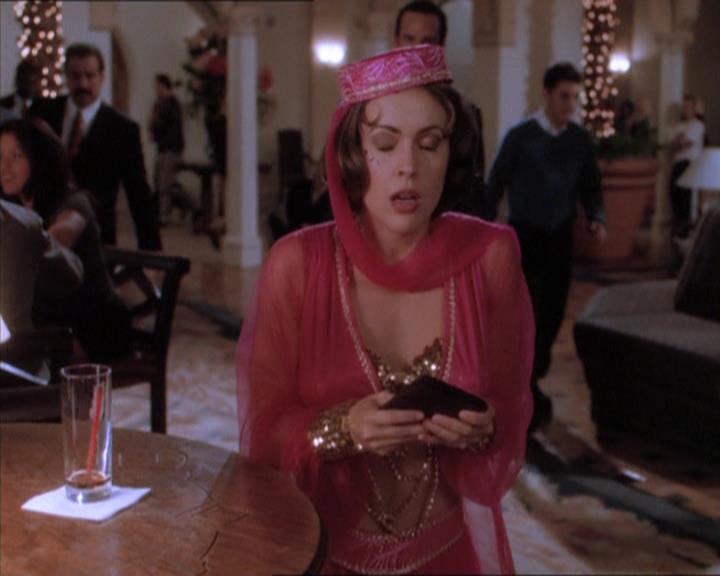 Charmed-Online_dot_net-1x04DeadManDating0976.jpg Charmed-Online_dot_net-1x04DeadManDating0976.jpg