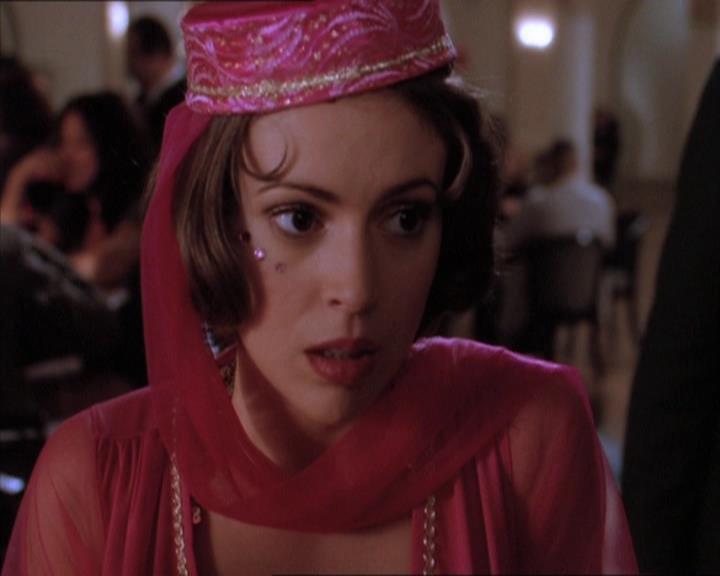 Charmed-Online_dot_net-1x04DeadManDating1002.jpg Charmed-Online_dot_net-1x04DeadManDating1002.jpg