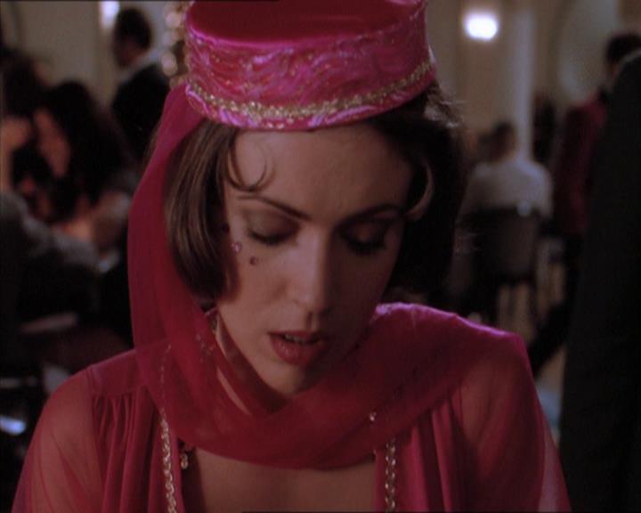 Charmed-Online_dot_net-1x04DeadManDating1004.jpg Charmed-Online_dot_net-1x04DeadManDating1004.jpg