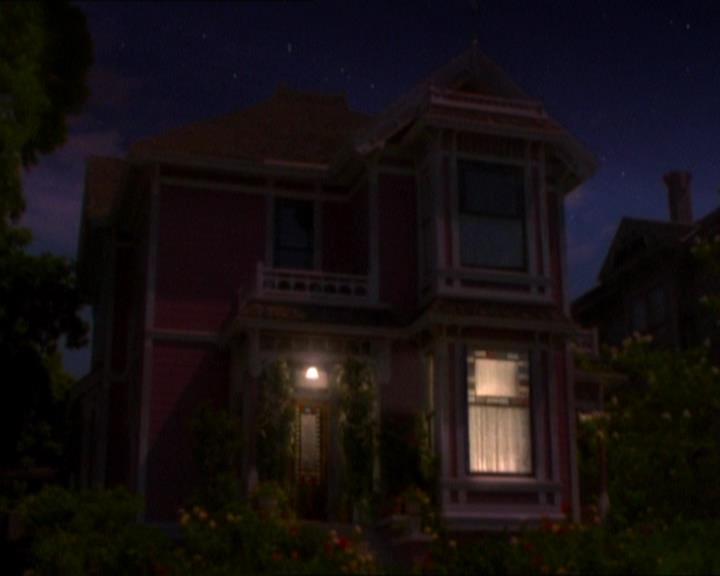 Charmed-Online_dot_net-1x04DeadManDating1005.jpg Charmed-Online_dot_net-1x04DeadManDating1005.jpg