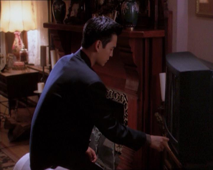 Charmed-Online_dot_net-1x04DeadManDating1009.jpg Charmed-Online_dot_net-1x04DeadManDating1009.jpg
