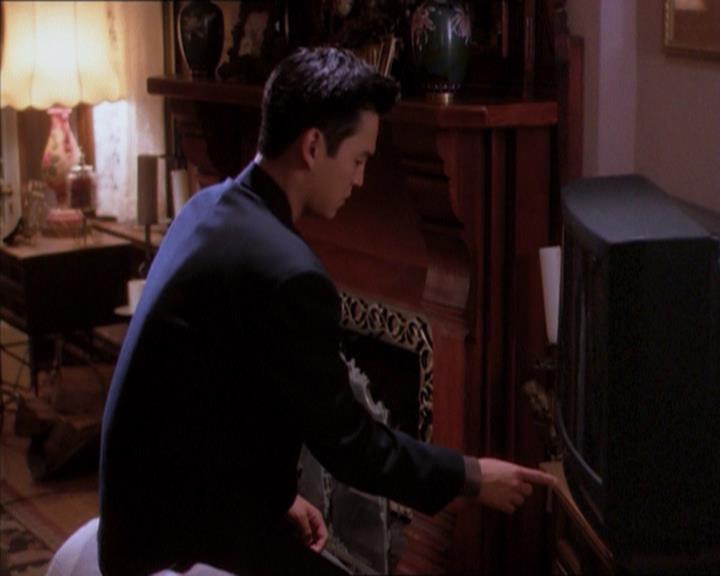 Charmed-Online_dot_net-1x04DeadManDating1010.jpg Charmed-Online_dot_net-1x04DeadManDating1010.jpg