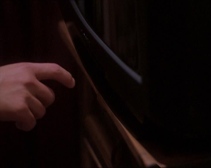 Charmed-Online_dot_net-1x04DeadManDating1016.jpg Charmed-Online_dot_net-1x04DeadManDating1016.jpg