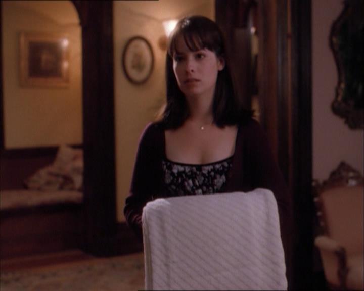 Charmed-Online_dot_net-1x04DeadManDating1020.jpg Charmed-Online_dot_net-1x04DeadManDating1020.jpg