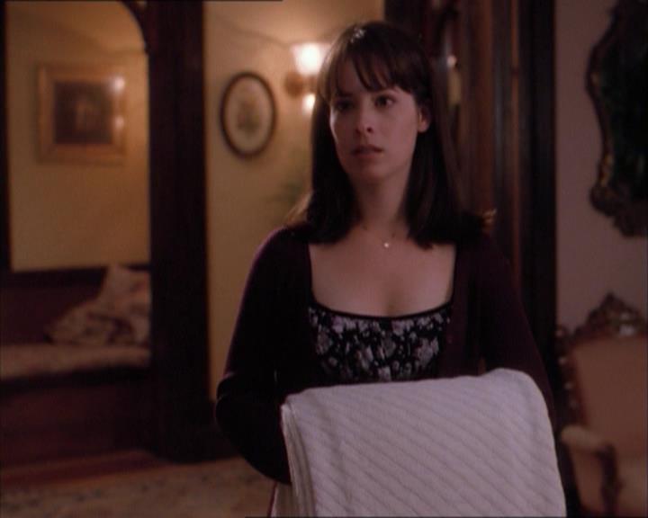 Charmed-Online_dot_net-1x04DeadManDating1021.jpg Charmed-Online_dot_net-1x04DeadManDating1021.jpg