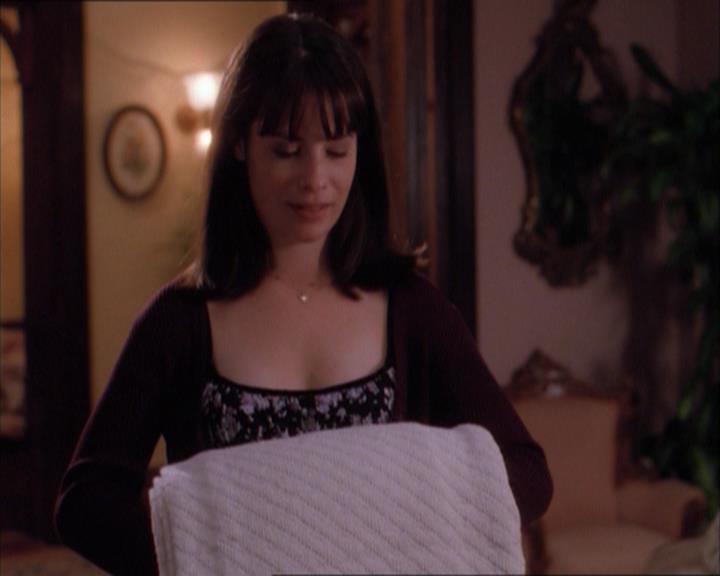 Charmed-Online_dot_net-1x04DeadManDating1033.jpg Charmed-Online_dot_net-1x04DeadManDating1033.jpg
