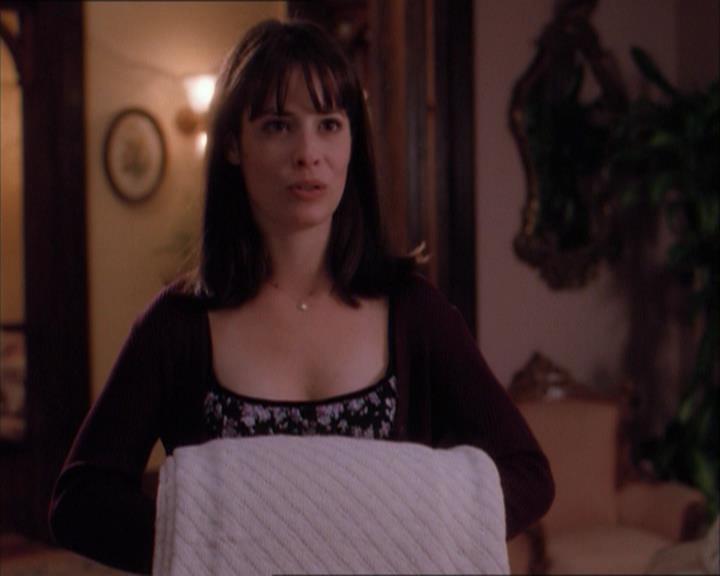 Charmed-Online_dot_net-1x04DeadManDating1034.jpg Charmed-Online_dot_net-1x04DeadManDating1034.jpg