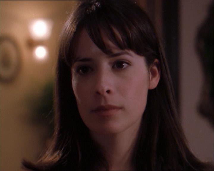 Charmed-Online_dot_net-1x04DeadManDating1074.jpg Charmed-Online_dot_net-1x04DeadManDating1074.jpg