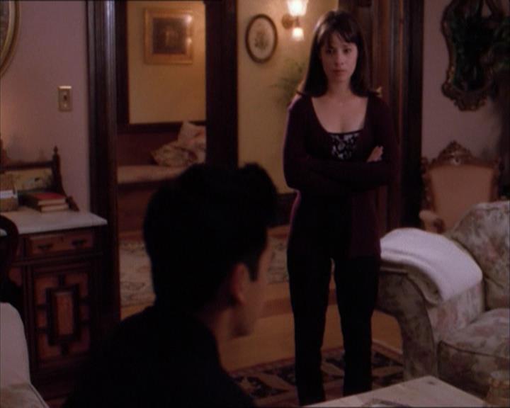 Charmed-Online_dot_net-1x04DeadManDating1078.jpg Charmed-Online_dot_net-1x04DeadManDating1078.jpg